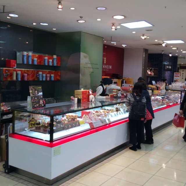 新宿駅周辺 サプライズ 珍しいケーキ屋ならメイプリーズ テイクアウト とらべるじゃーな エモ静ずらし旅