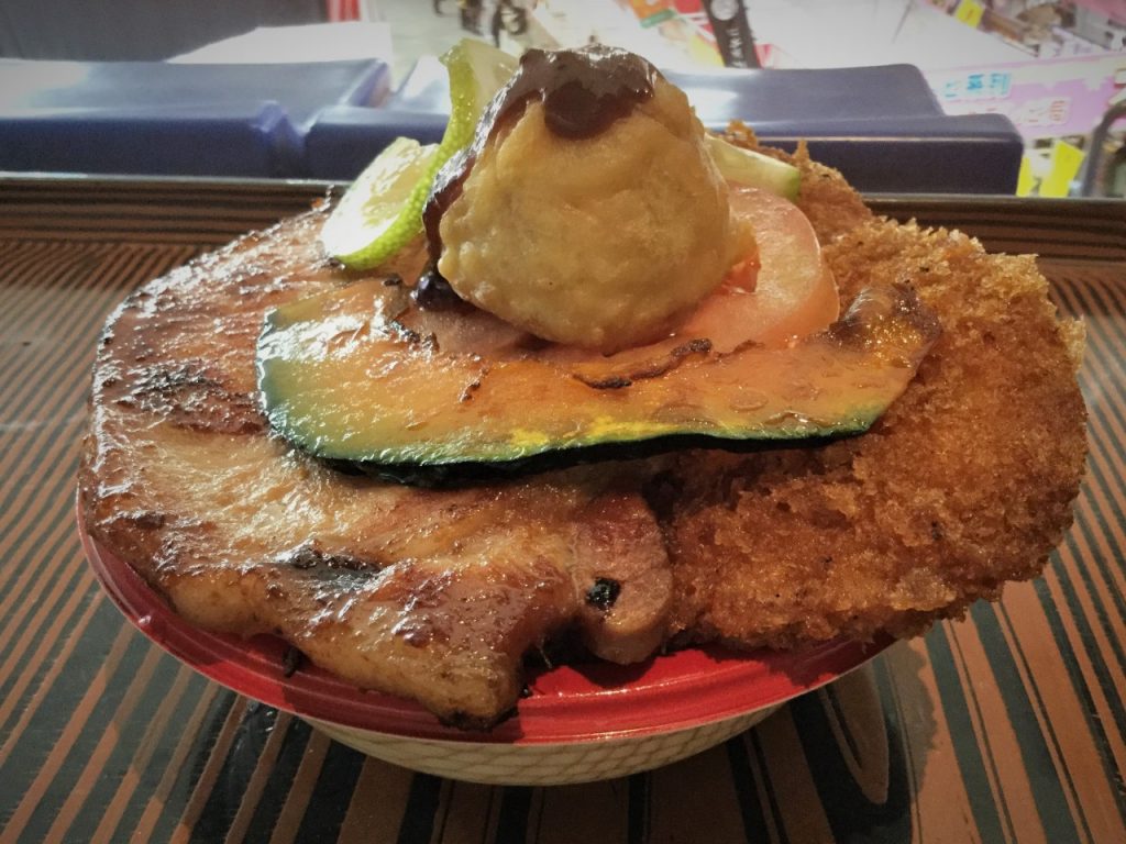 秩父わらじ豚みそ丼