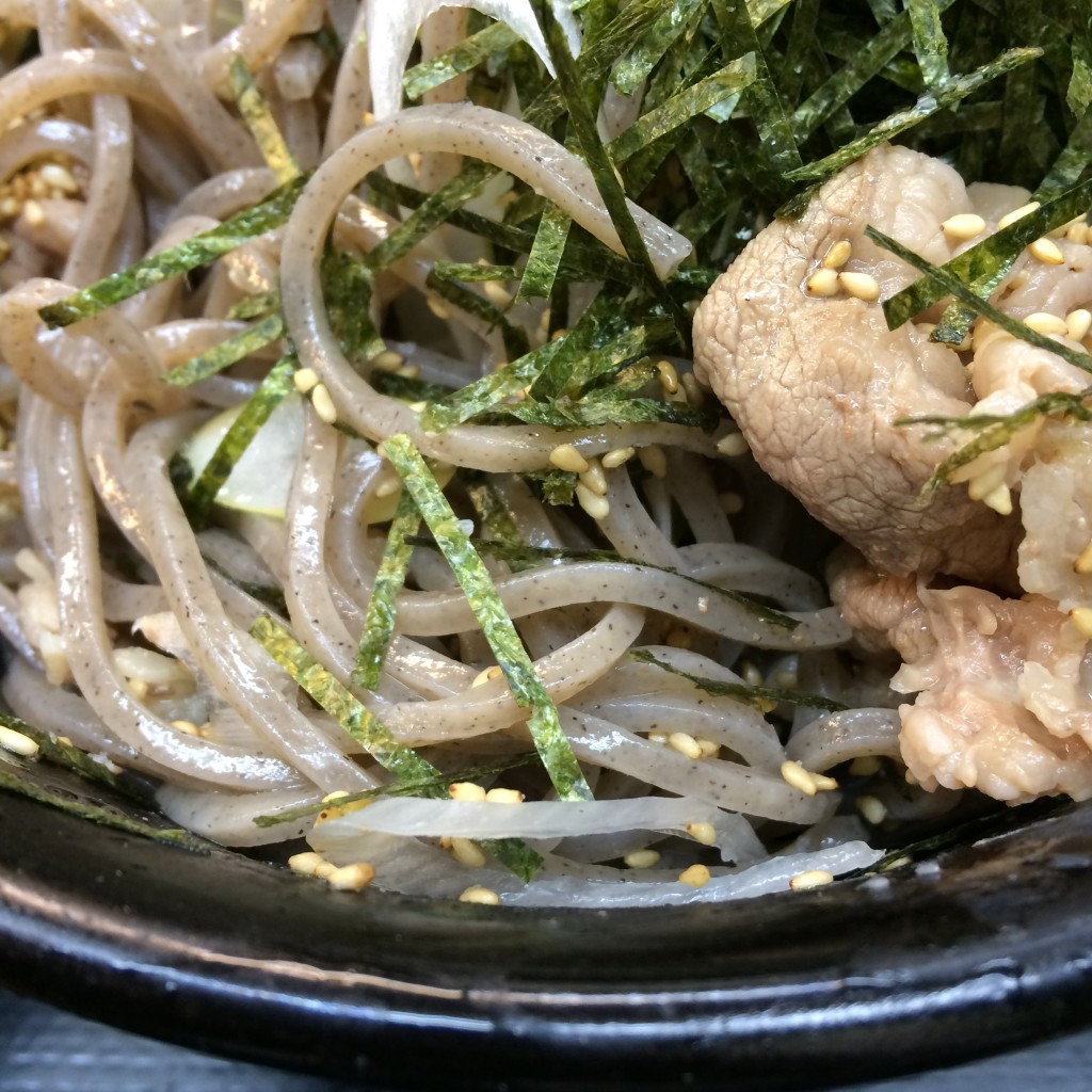 甲府で なぜ蕎麦にラー油を入れるのか を 麺は組 ネームで発見 営業時間 メニュー 東京との違い とらべるじゃーな 関東圏旅行ブログ