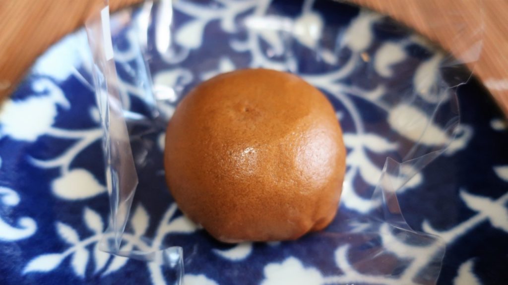 丸井堂の温泉まんじゅう 開けたところ