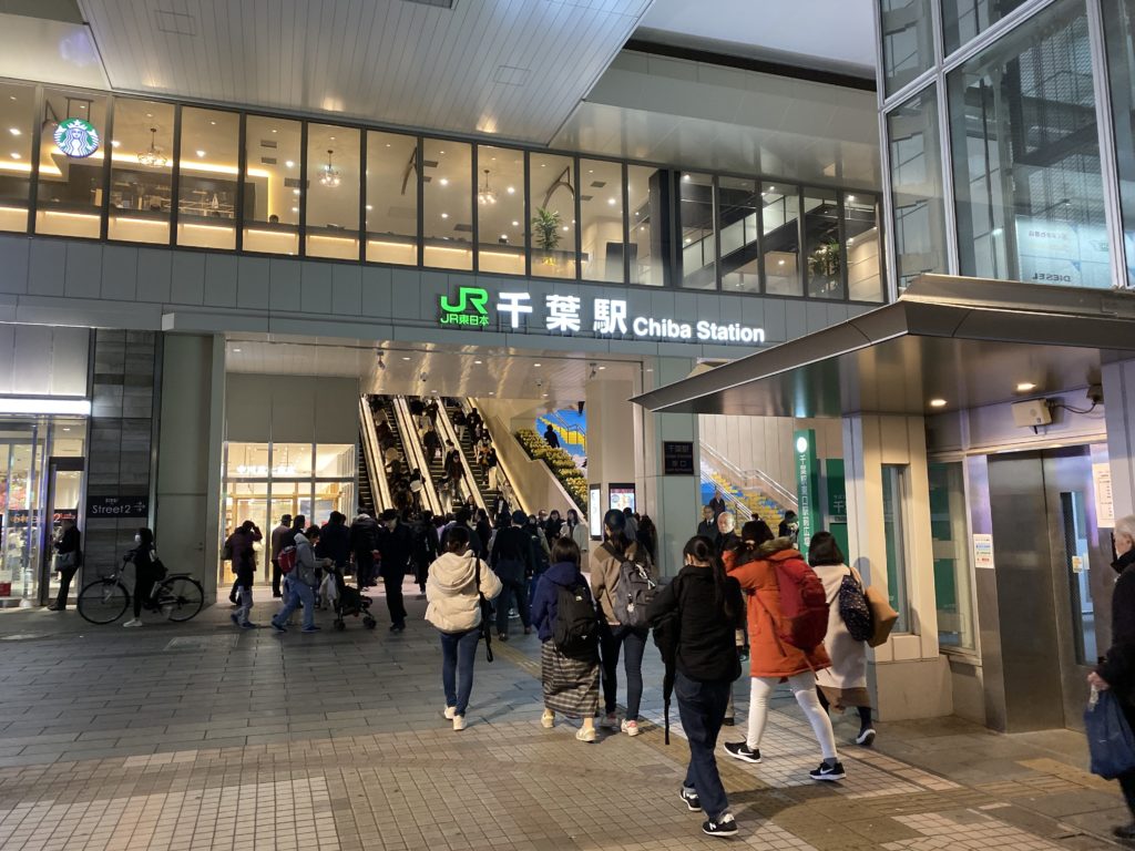 東口を外から見た写真