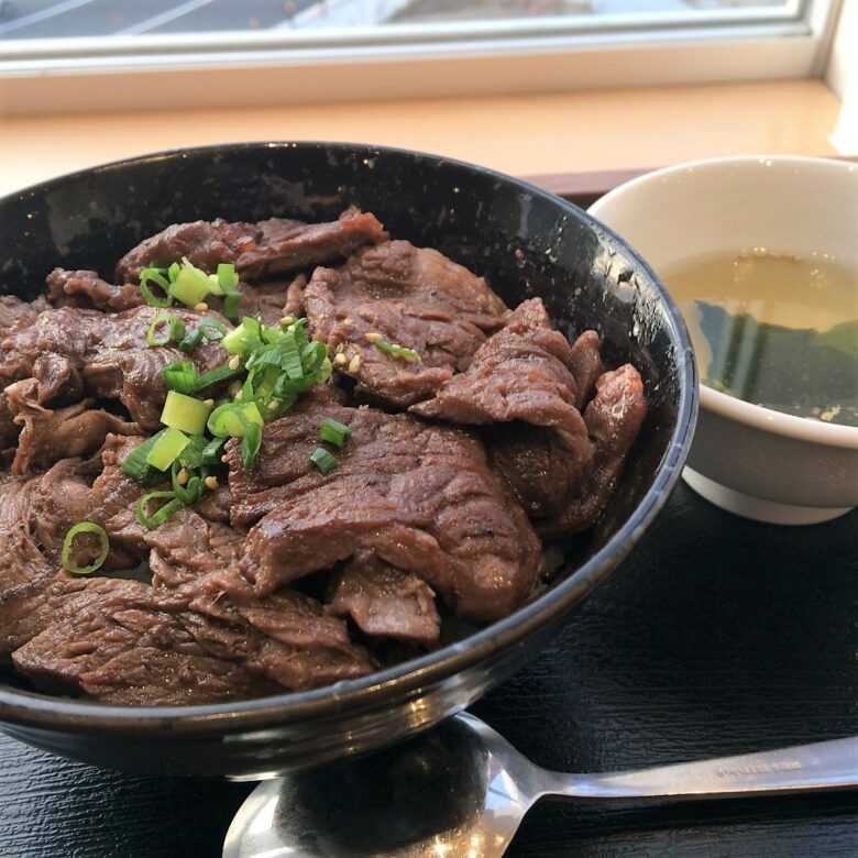 肉丼(890円)