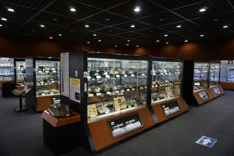 地質標本館　第４展示室（岩石・鉱物・化石）