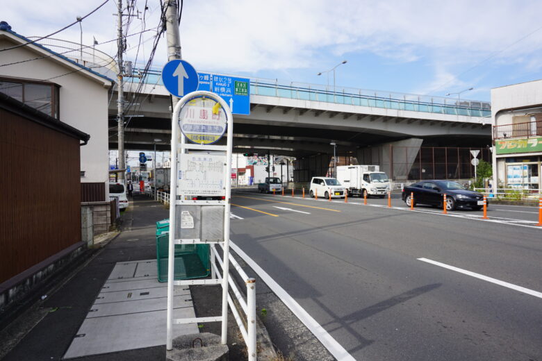 川島町のバス停はいくつかあり、写真は新横浜方面