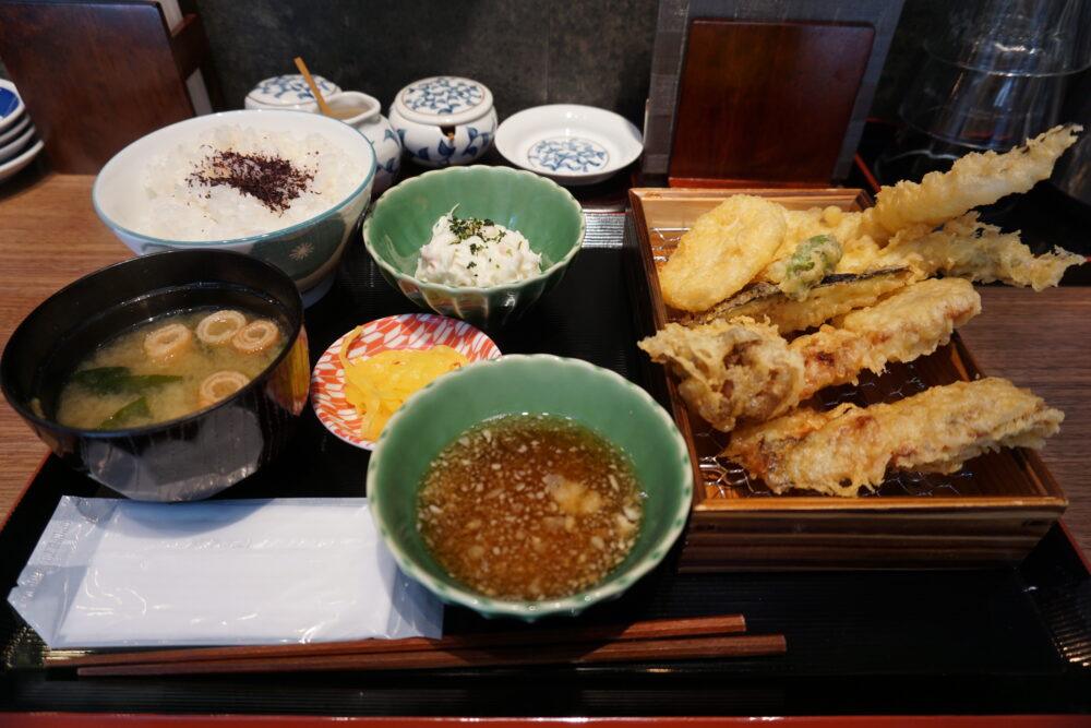 天ぷら天寅　カメクロ横丁　穴子と鰻の天ぷら定食