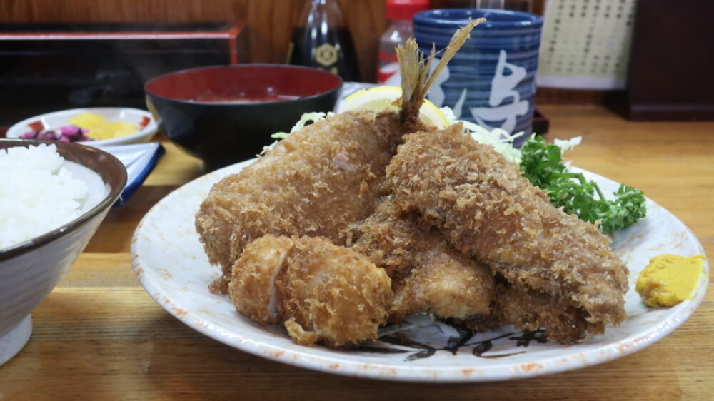 沼津港ランチ 地元推しの海鮮丼 フライの安いおすすめ店 とらべるじゃーな エモ静ずらし旅